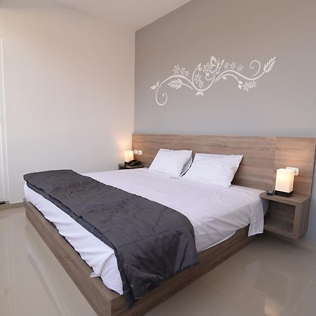 צ'יקלאיו Escala Urban Hotel מראה חיצוני תמונה