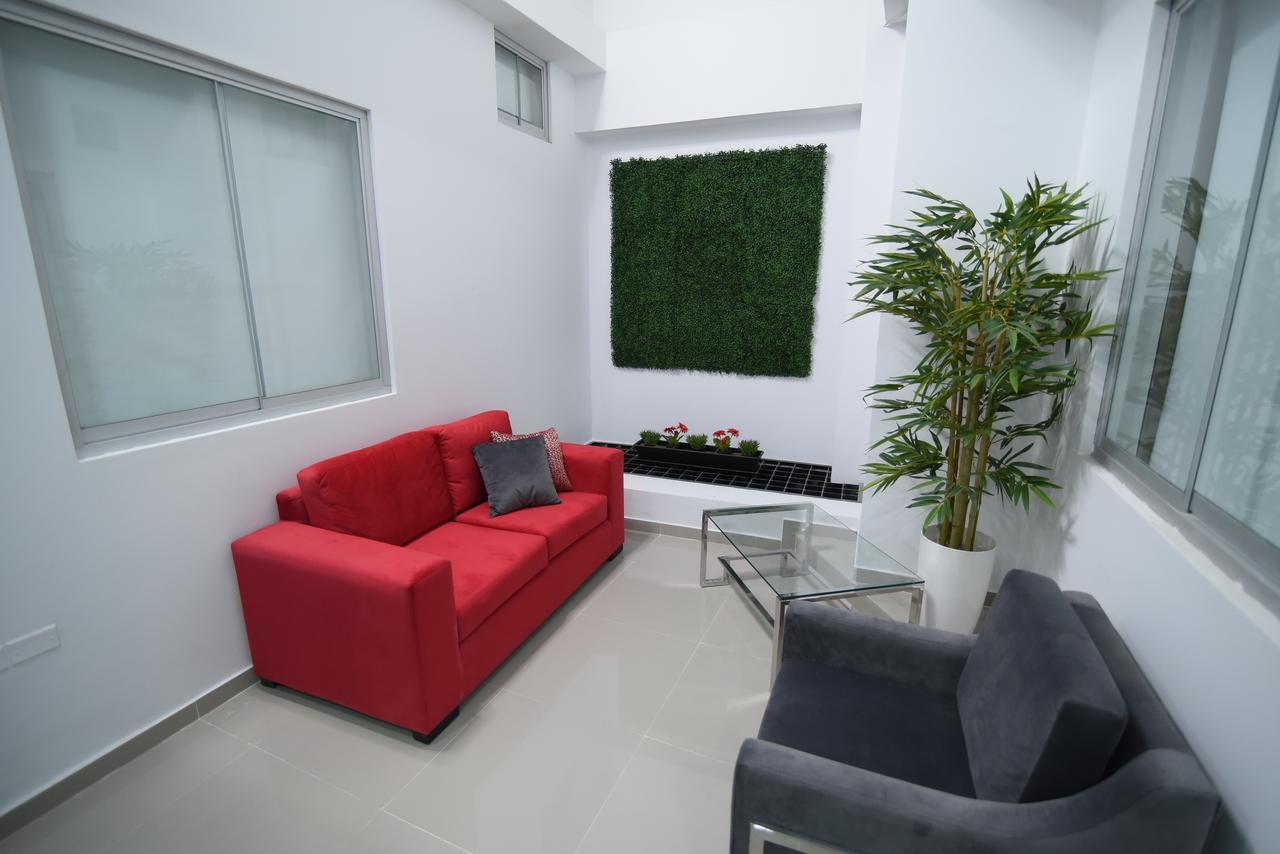 צ'יקלאיו Escala Urban Hotel מראה חיצוני תמונה
