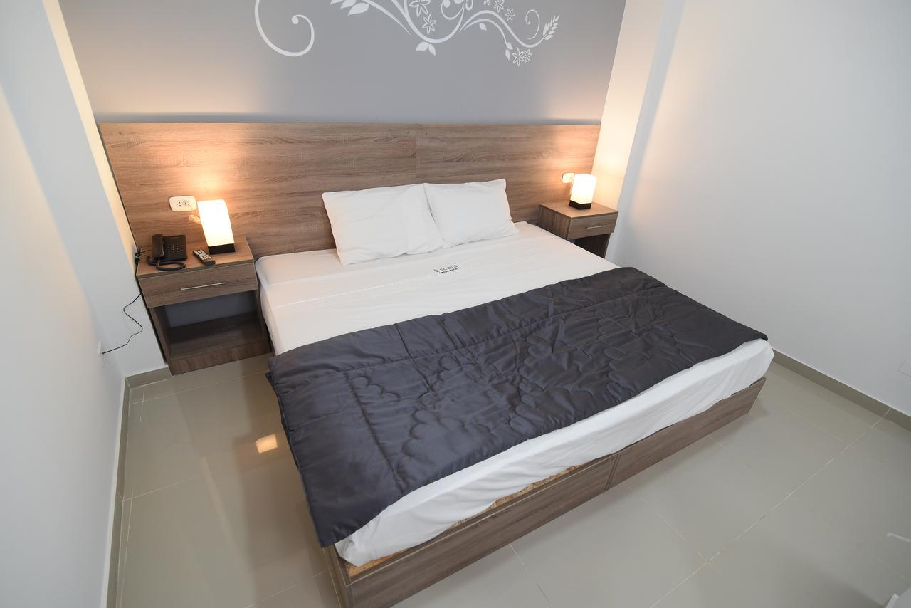 צ'יקלאיו Escala Urban Hotel מראה חיצוני תמונה